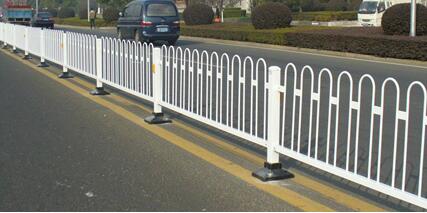 道路護(hù)欄.jpg