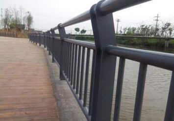 橋梁護欄.jpg