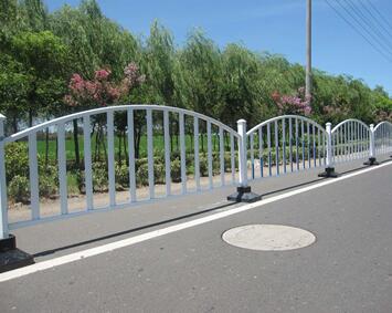 道路隔離護(hù)欄.jpg