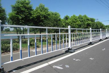 道路護(hù)欄.jpg