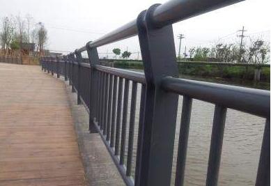 橋梁護欄.jpg